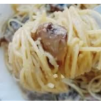 pasta cremosa con champiñones y nueces