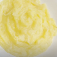 crema de limon en plato
