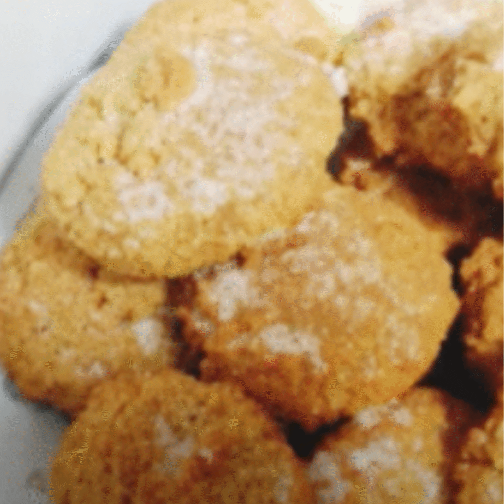 galletas de pan duro en un plato blanco