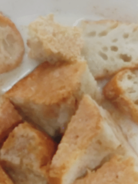 migas de pan remojadas en leche