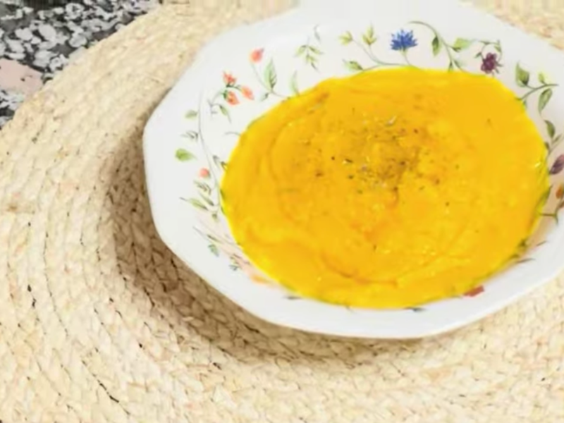crema de calabaza en plato hondo