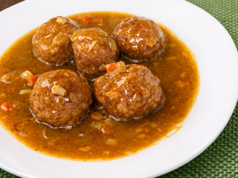 albondigas de pollo en salsa de la abuela
