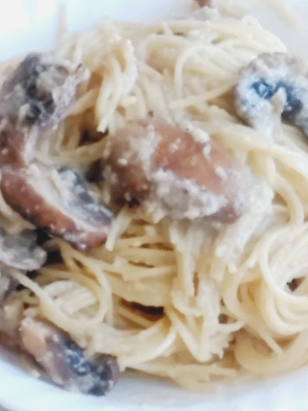 pasta cremosa con champiñones y nueces