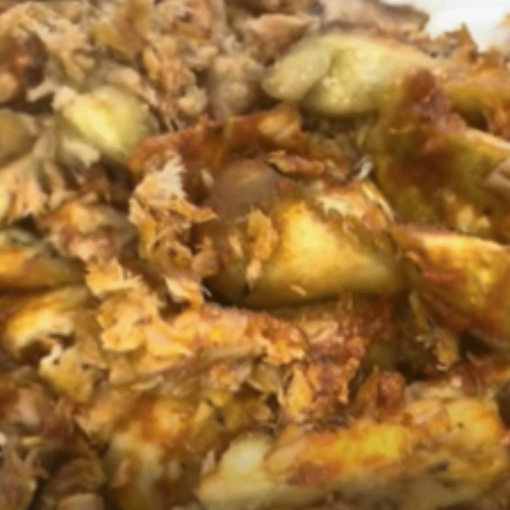 bandeja de cristal con berenjena con atún y tomate