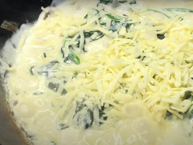 se añade también queso rallado