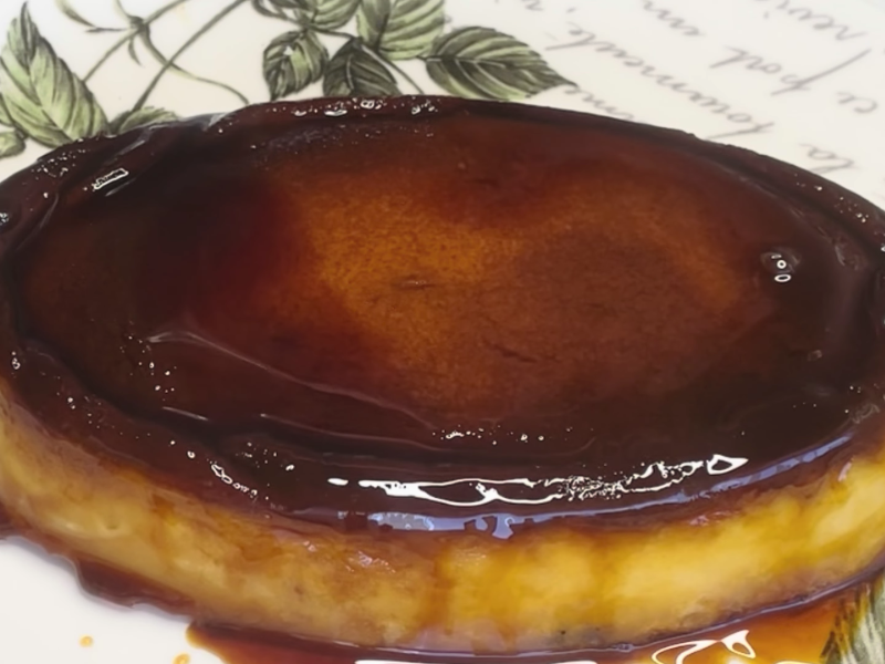 pudin de melocoton cubierto de caramelo