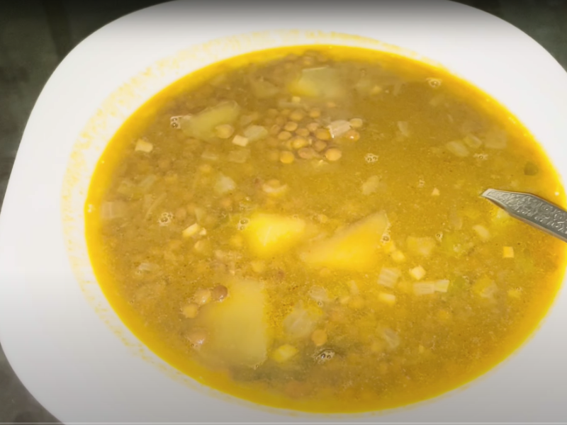 detalle de plato de lentejas