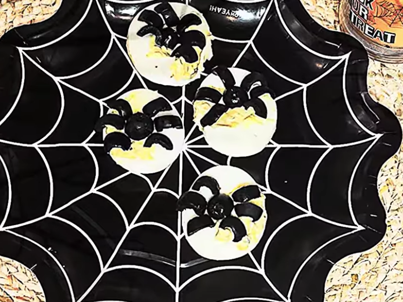 receta para halloween de huevos con aceituna