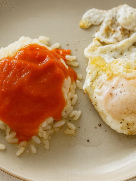 arroz con tomate y huevo