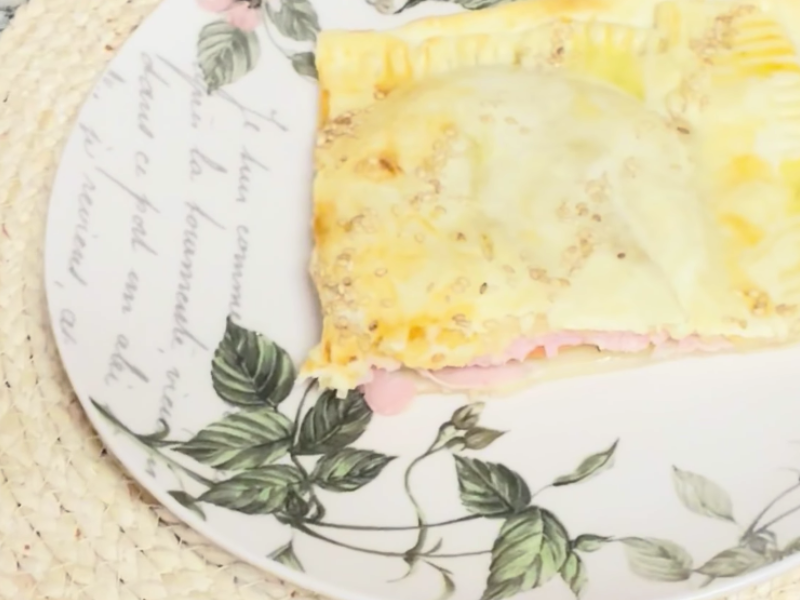 detalle empanada de jamón york y queso