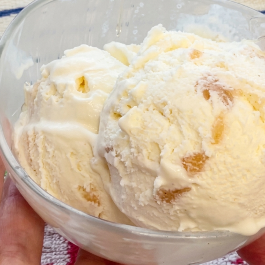 helado de sidra de manzana en bol